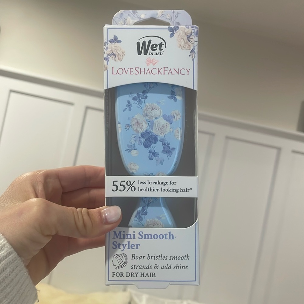 NWT - LoveShackFancy x Wet Brush - Mini Smooth Styler - Rosettes - Blue